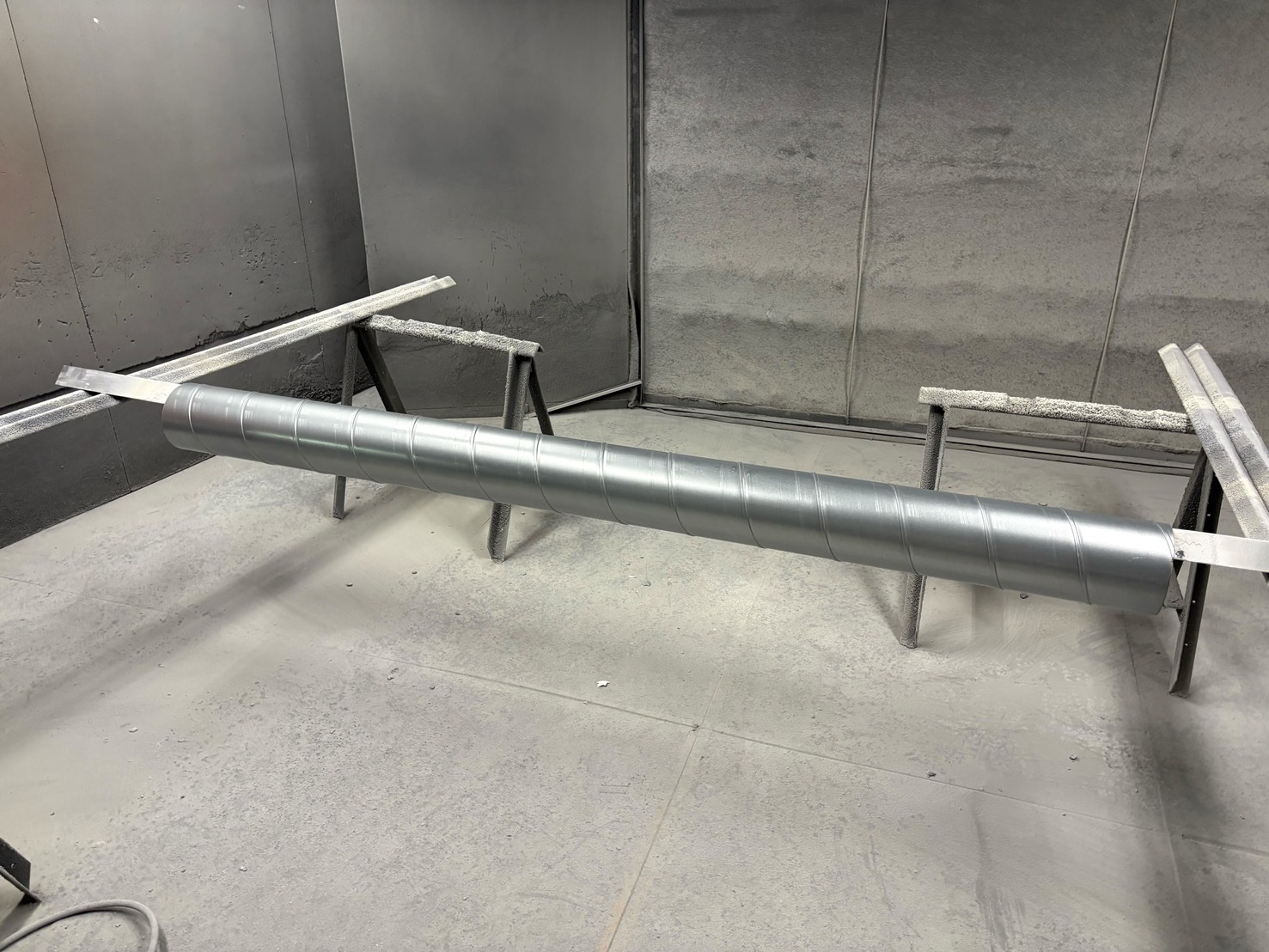 ダクトパイプメラミン焼付塗装前