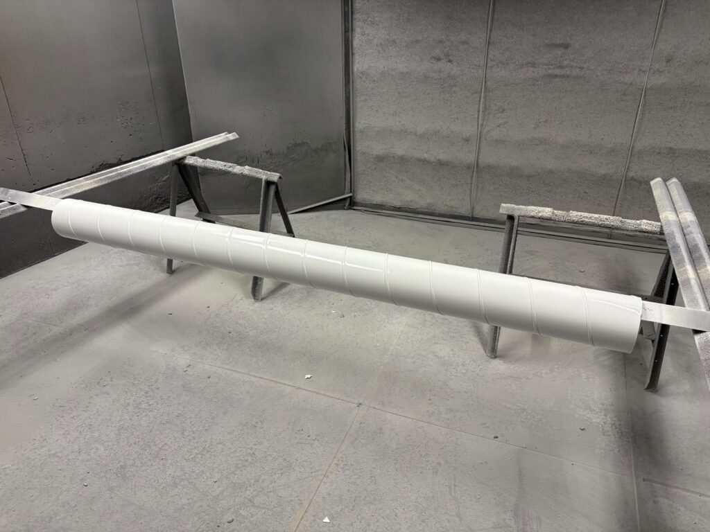 ダクトパイプメラミン焼付塗装後